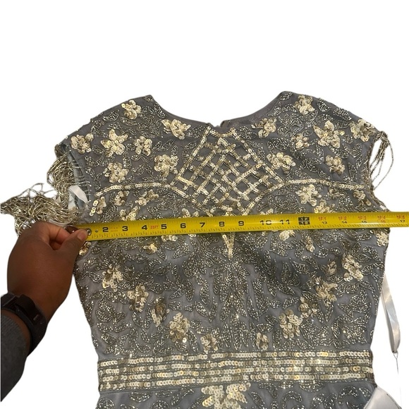 MAC DUGGAL EMBELLISHED BEADED SEQUINED FRINGE CAP SLEEVE GOWN SZ 8 Platinum Gold - Picture 13 of 16